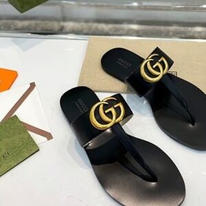 [Never Worn!] Authentic Gucci Marmont black thong sandals - size 37